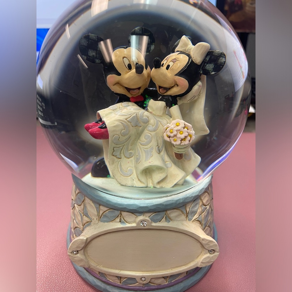 Minnie & Mickey snow globe